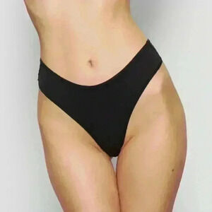 Skims NWOT  XXSmall Fits everybody Thong - Onyx